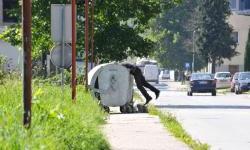 Firme propadaju preko noći a zemlja i mašine daju se na rasprodaju