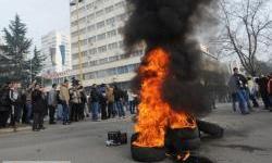 NEREDI U TUZLI (VIDEO): Povrijeđeno 18 građana i dva policajca, saobraćaj ponovo uspostavljen