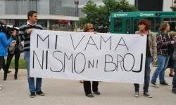 Problem matičnih brojeva privremeno riješen, protesti se nastavljaju