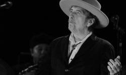 BOB DYLAN: Od glamoura ne vidimo uništenje ljudskog života