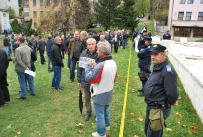 PROTEST: Radnici "Hidrogradnje" ponovo pred Vladom FBiH