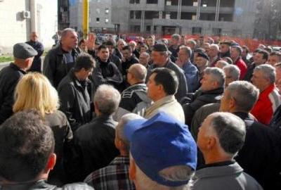 PROTEST RADNIKA AIDE U TUZLI: U sukobu s policijom povrijeđeno nekoliko radnica