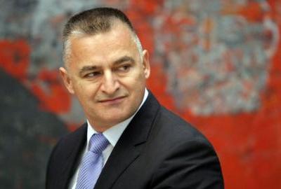 ZAŠTO JE MORAO OTIĆI ŠKRBIĆ: Pogledajte četiri filma o kriminalu SNSD ministra i ambasadora!