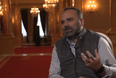 Umjetnost može govoriti o politici, politika ne smije uređivati umjetnost