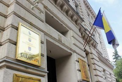 Saradnici za praćenje dešavanja, popunjavanje obrazaca, fotografisanje zvanica...