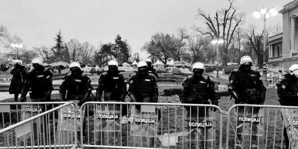 Sukob građana sa policijom, ubistva i odlaganje izbora