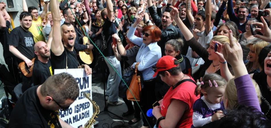FOTO: Protestni ulični koncert Dubioze kolektiv u Sarajevu