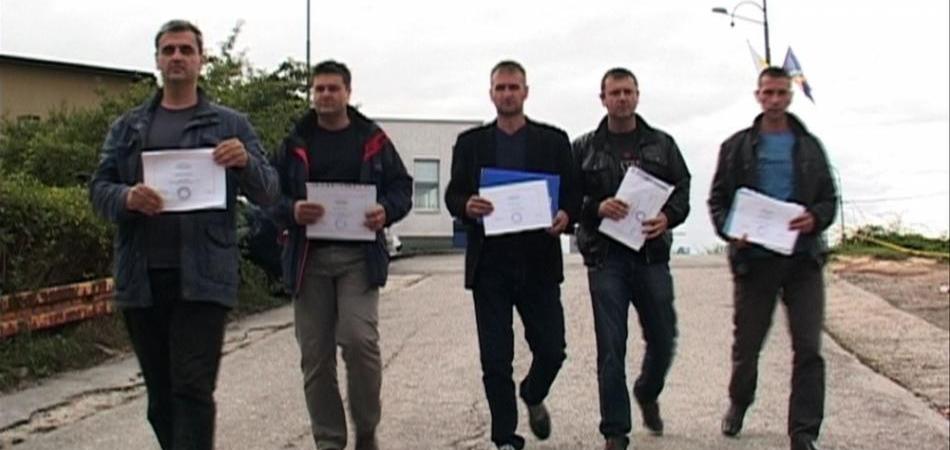 Dok kriminalisti čekaju na birou, vaspitači vode policijske stanice