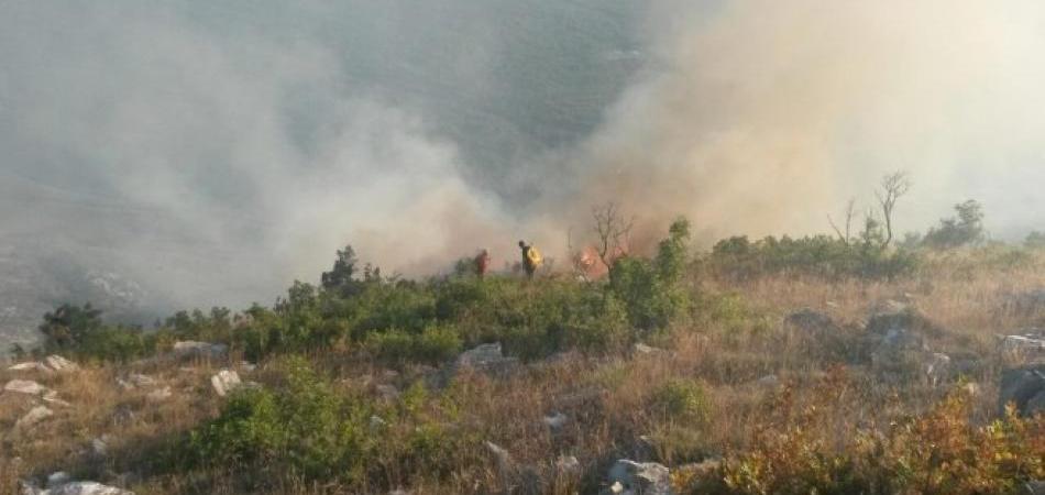 POŽAR U TREBINJU: Očekuje se dolazak pripadnika Civilne zaštite