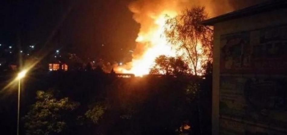 VELIKI POŽAR U ZAVIDOVIĆIMA: Izgorio cijeli pogon “Krivaje”!