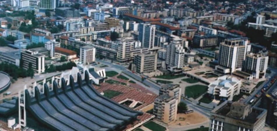 PRIŠTINA: Policija i KFOR opkolili zgrade vlade i parlamenta
