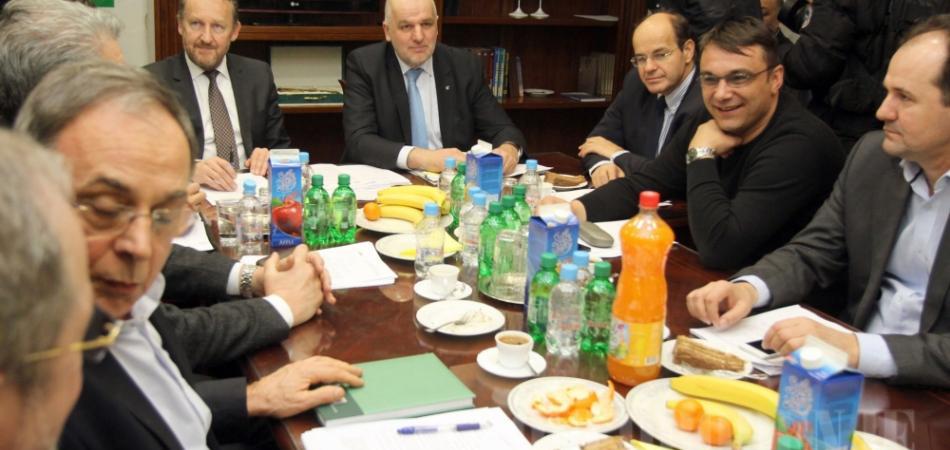 KAKO NAS VIDI SDA: Mladi su nezahvalni, žene bezobrazne, muškarci ošamućeni!