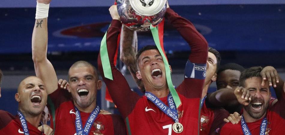 Uplakani Ronaldo je napustio stadion i jednom moljcu dao priliku da se proslavi