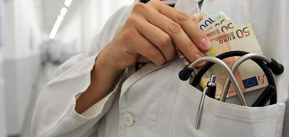 Kako smo sistematski uništeni podmazivanjem i čašćavanjem