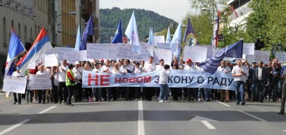 Zbog sukoba poslodavaca, sindikata i Vlade - ispaštaju radnici!