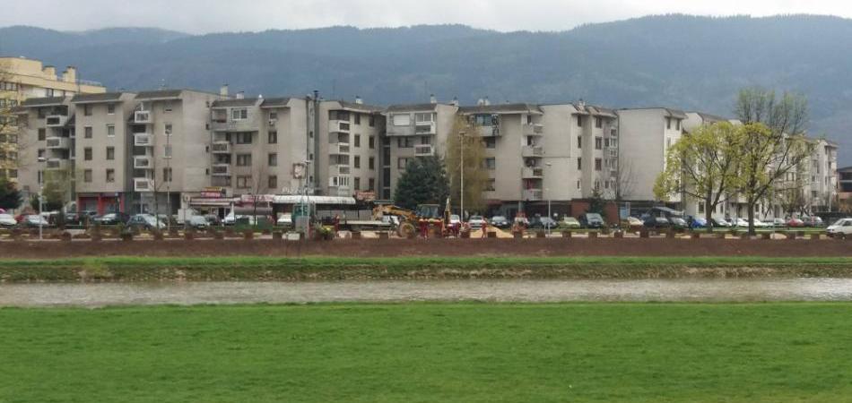 Inspekcija zabranila gradnju nelegalnog parkinga na Ilidži, a radovi nastavljeni