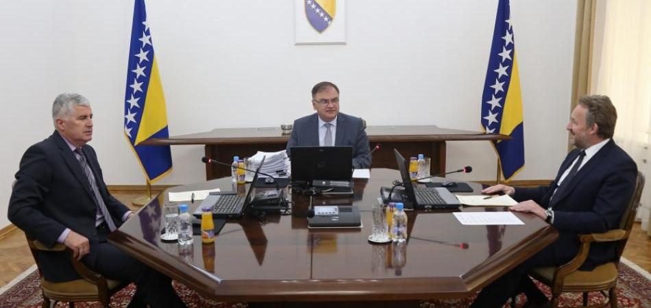 Milion maraka podijeljeno medijima odanim vlastima!
