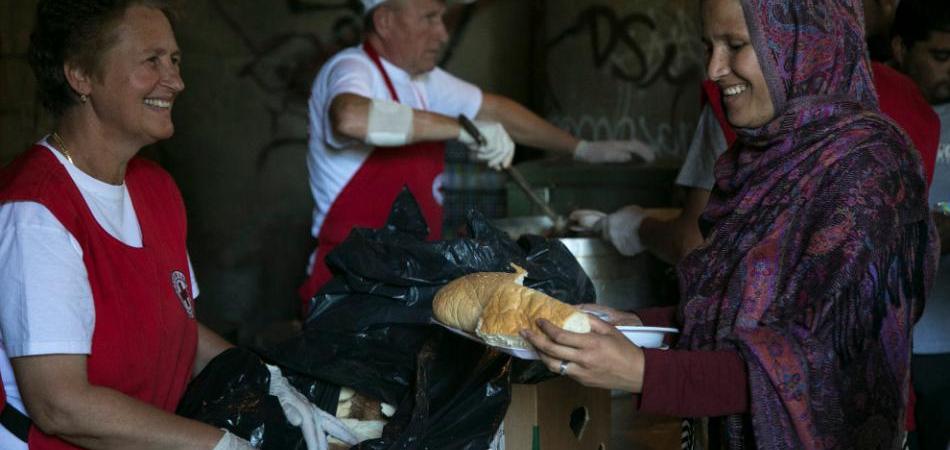 Migranti u devastiranom Đačkom domu
