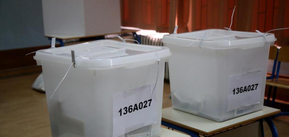 Otvaranje kutija dan prije izbora, upute za glasanje u Švrakinom Selu