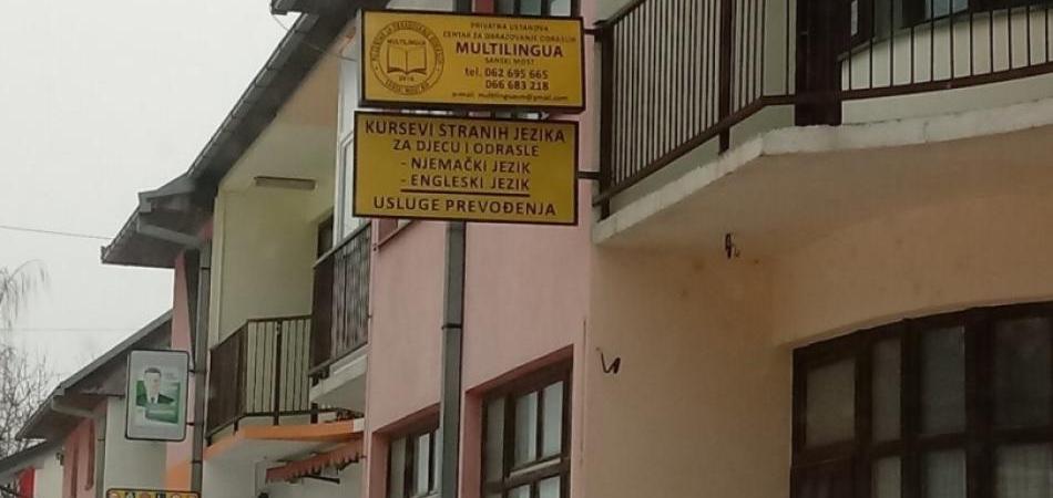 Policija izuzima dokumentaciju u Medicinskoj školi u Sanskom mostu