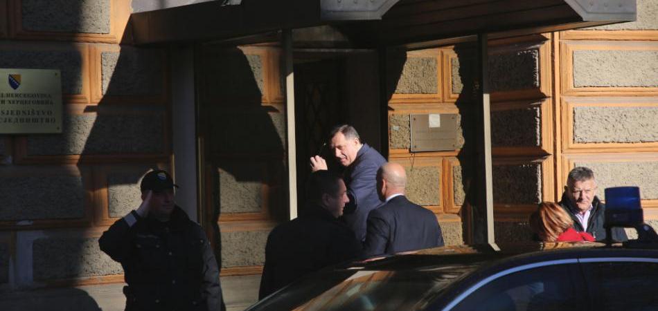 Ko može ozbiljno shvatiti državicu sa 220 ministara?