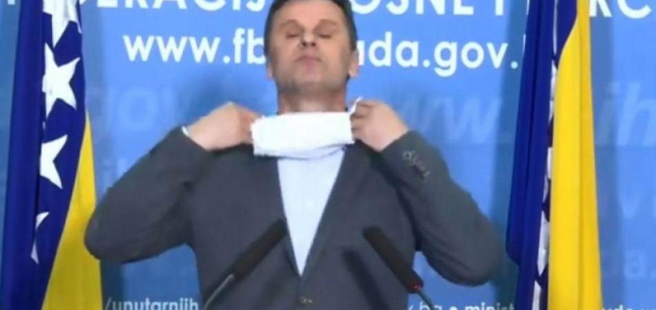 Dok ljudi umiru u cijeloj državi, federalni zastupnici tvrde da je samo u KS kritično