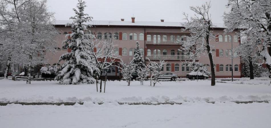Službeni parking suda u Brčkom zabranjen i advokatima