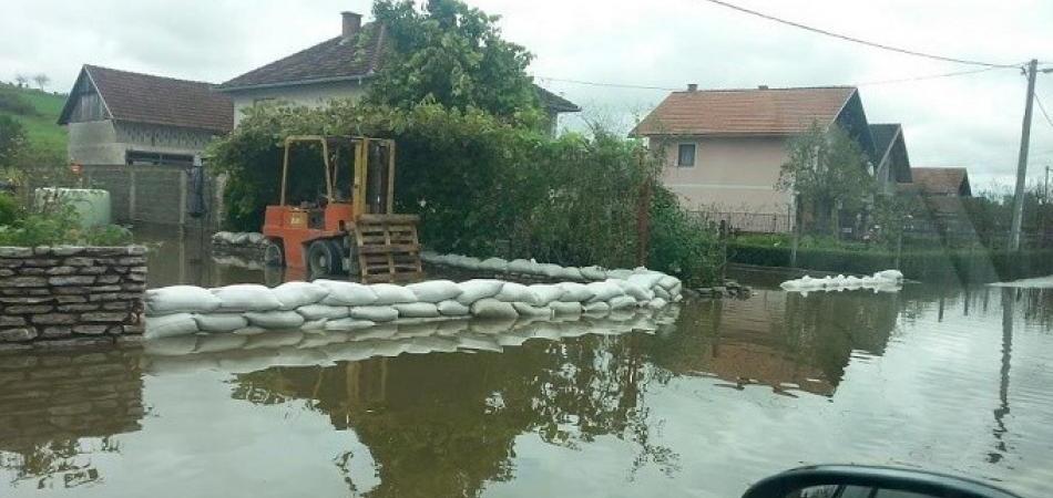 NOVE POPLAVE ZAHVATILE BIH: Una, Sana i Sava u porastu, klizišta u Cazinu