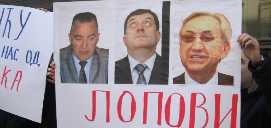 PROTESTI ISPRED AMBASADE BIH U BEOGRADU: Vučić treba ispitati Dodikovo poslovanje u Srbiji