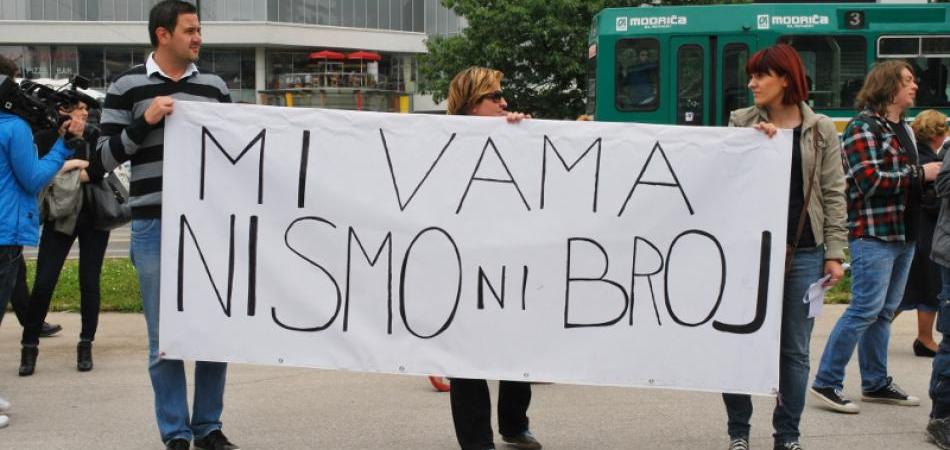 Problem matičnih brojeva privremeno riješen, protesti se nastavljaju