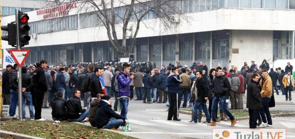 TREĆI DAN PROTESTA: Izlazak na ulice najavili građani Banje Luke, Sarajeva, Jajca, Tuzle...
