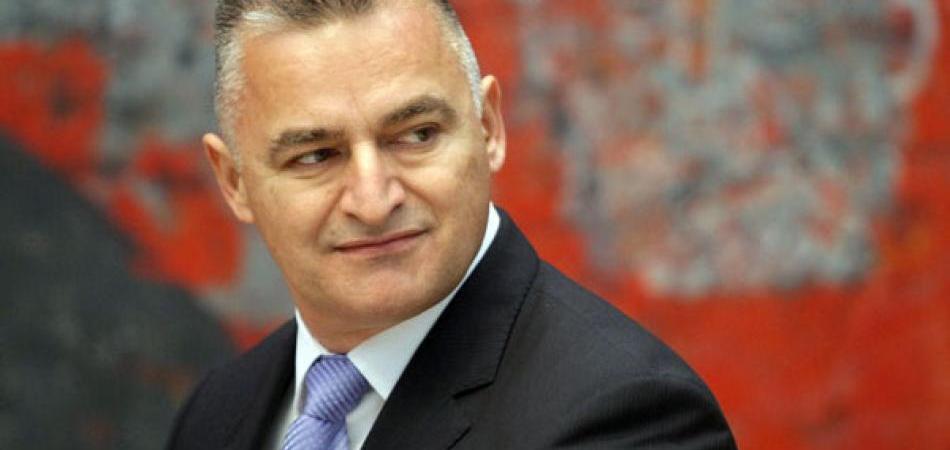 ZAŠTO JE MORAO OTIĆI ŠKRBIĆ: Pogledajte četiri filma o kriminalu SNSD ministra i ambasadora!