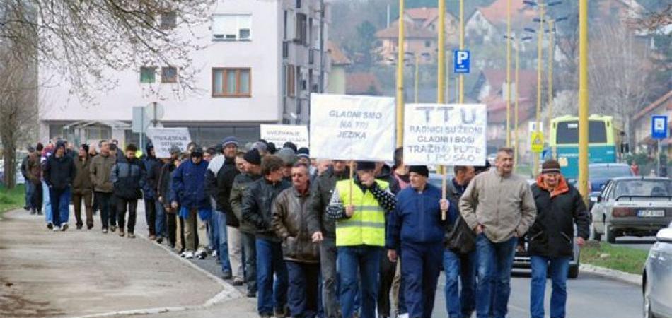 TUZLA: Radnici TTU i danas pred zgradom kantonalne vlade
