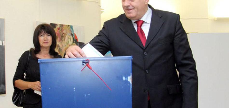 KAKO SE KRADU IZBORI U RS: Listić koji kruži, lažni zapisnici, nepismeni birači, specijalne olovke...