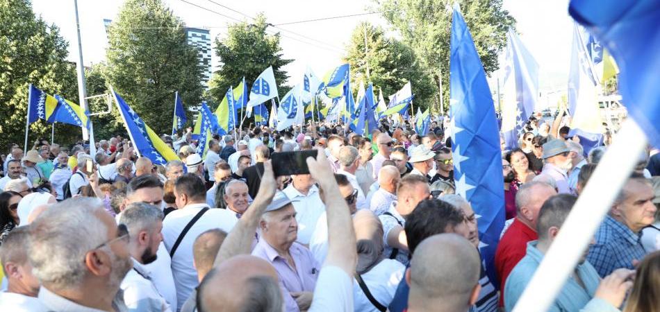 Održan multistranački protestni skup pod vodstvom SDA (foto)