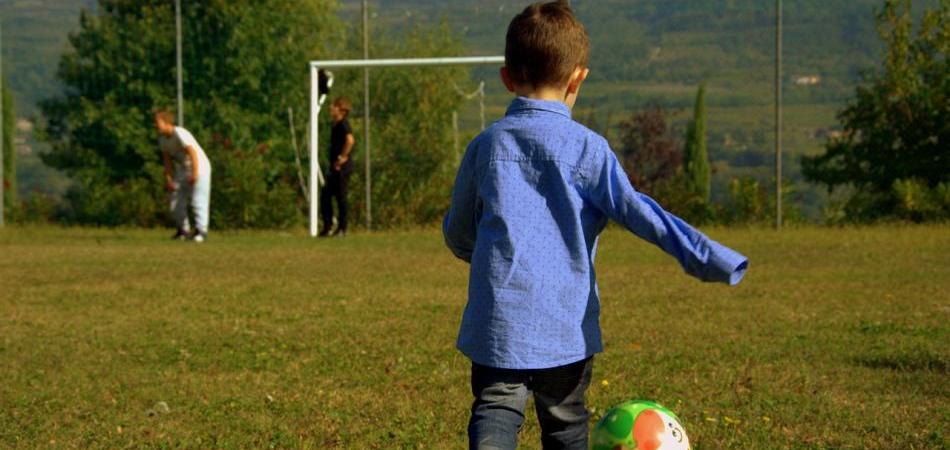 Zašto nam ljudi u skupim odijelima uzimaju životnu radost?