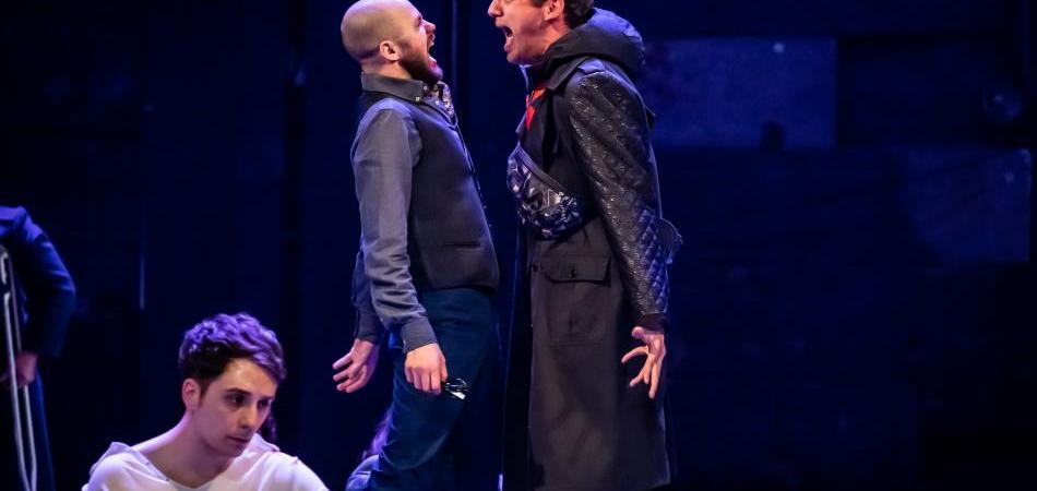 Homoseksualac Valter i stalne pozorišne mušterije