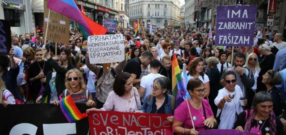 Huligani tukli novinare i LGBT aktiviste