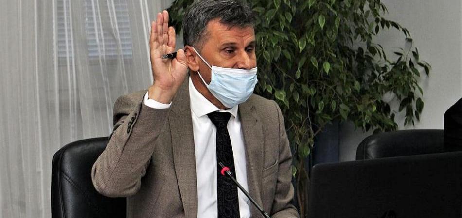 Fadil zida kuću o državnom trošku