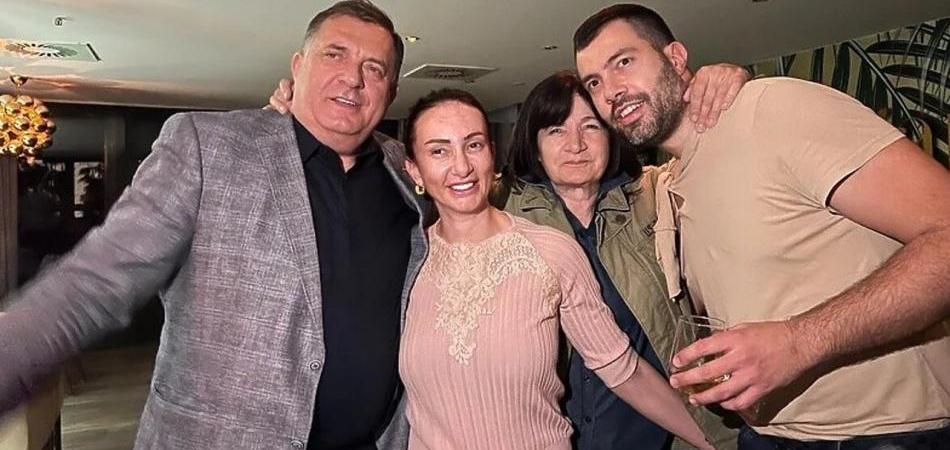 Prointer, Kaldera, Sirius 2010, Una - kompanije za gomilanje porodičnog bogatstva