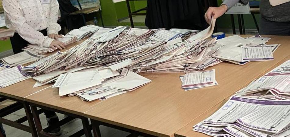 Izborne pobjede slavili vatrometom, bakljama i pjesmom