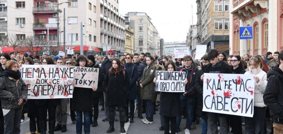 Avet prošlosti sa nožem u ruci