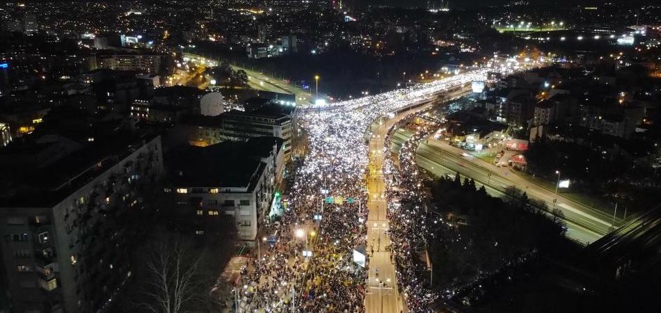 Srednjim prstom protiv pobunjenih građana