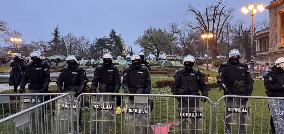 Vučićeve pristalice bacale kamenje, studenti odmah okončali svoj protest