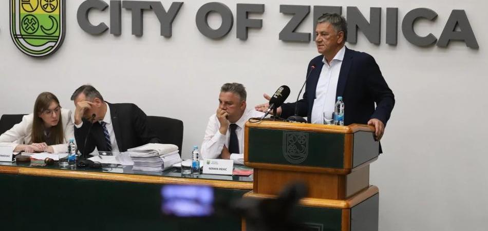 Kako je Fuad Kasumović ponizio vijećnike i ponovo prevario Zeničane?