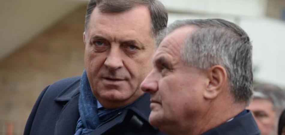Bivši premijer RS i dalje čeka ispunjenje Dodikovog obećanja