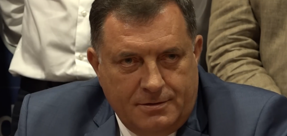 Dodikov let na krilima desnice