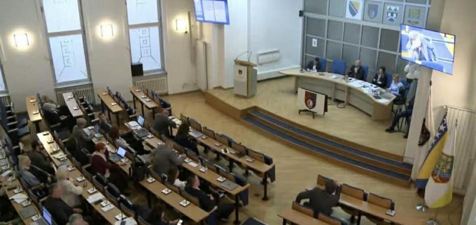 Prihvaćena ostavka Nihada Uka, pada i Vlada KS-a