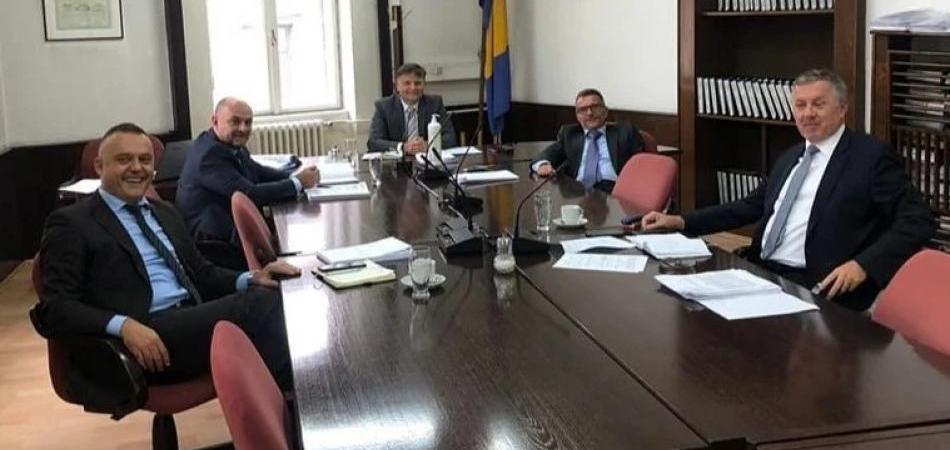 Da li je privatna tužba finansirana novcem Komisije za vrijednosne papire?