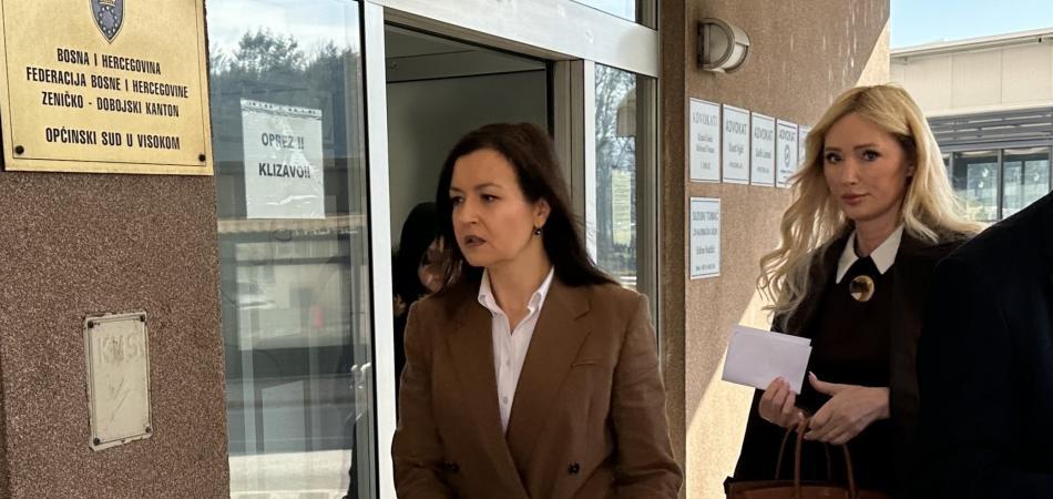Botoks mi je ubrizgan u toaletu tržnog centra!